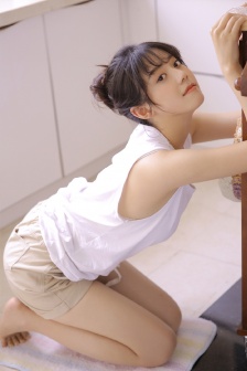 ass极品丰满年轻女人pics